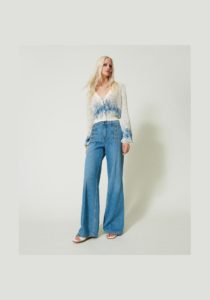 twinset-Flared -jeans -with- decorative- buttons-1
