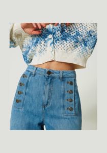 twinset-Flared -jeans -with- decorative- buttons-3
