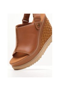 ugg-abbot-2