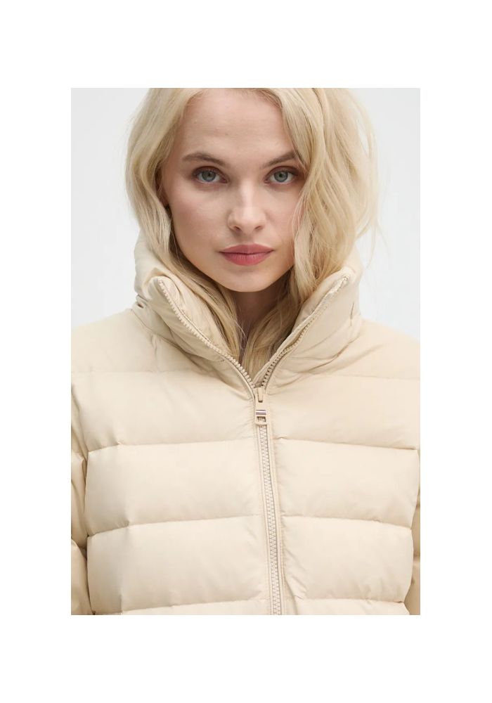 tommy-hilfiger-fouskoto-mpoufan-beige-4